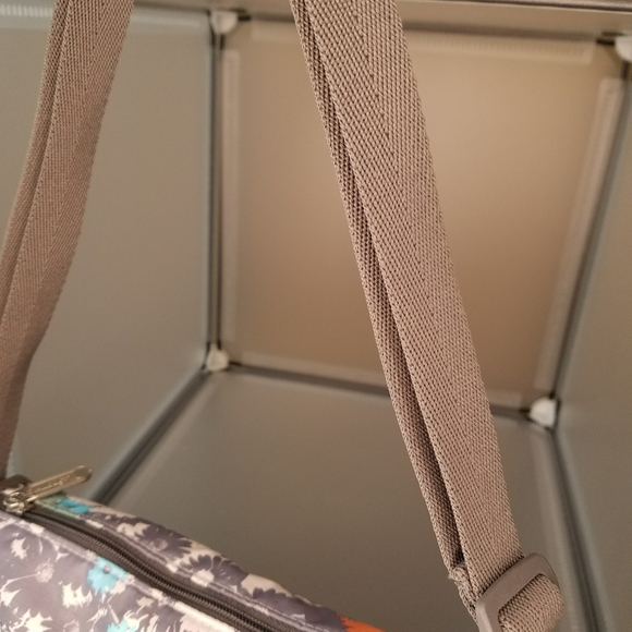 LeSportSac Floral Multi strap bag front pocket - Picture 7 of 9